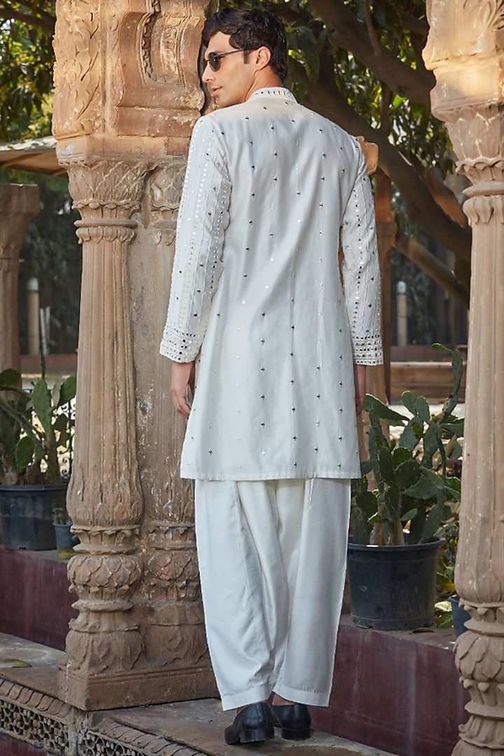 Off-White Chanderi Chikankari Embroidered Kurta Set by Bohame Men at Pernia's Pop Up Shop