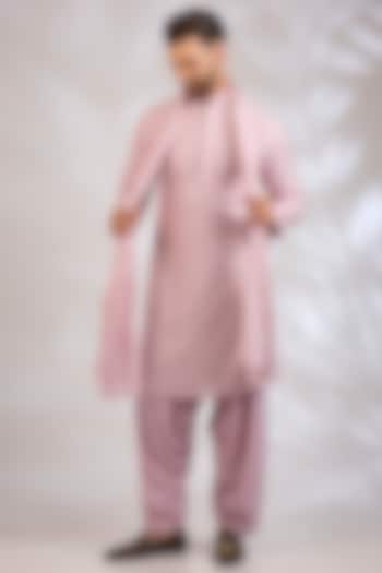 Lilac Chanderi & Cotton Kurta Set by Bohame Men at Pernia's Pop Up Shop
