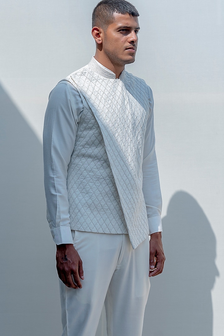 Off-White Silk Embroidered Bundi Jacket Set by Bohame Men at Pernia's Pop Up Shop