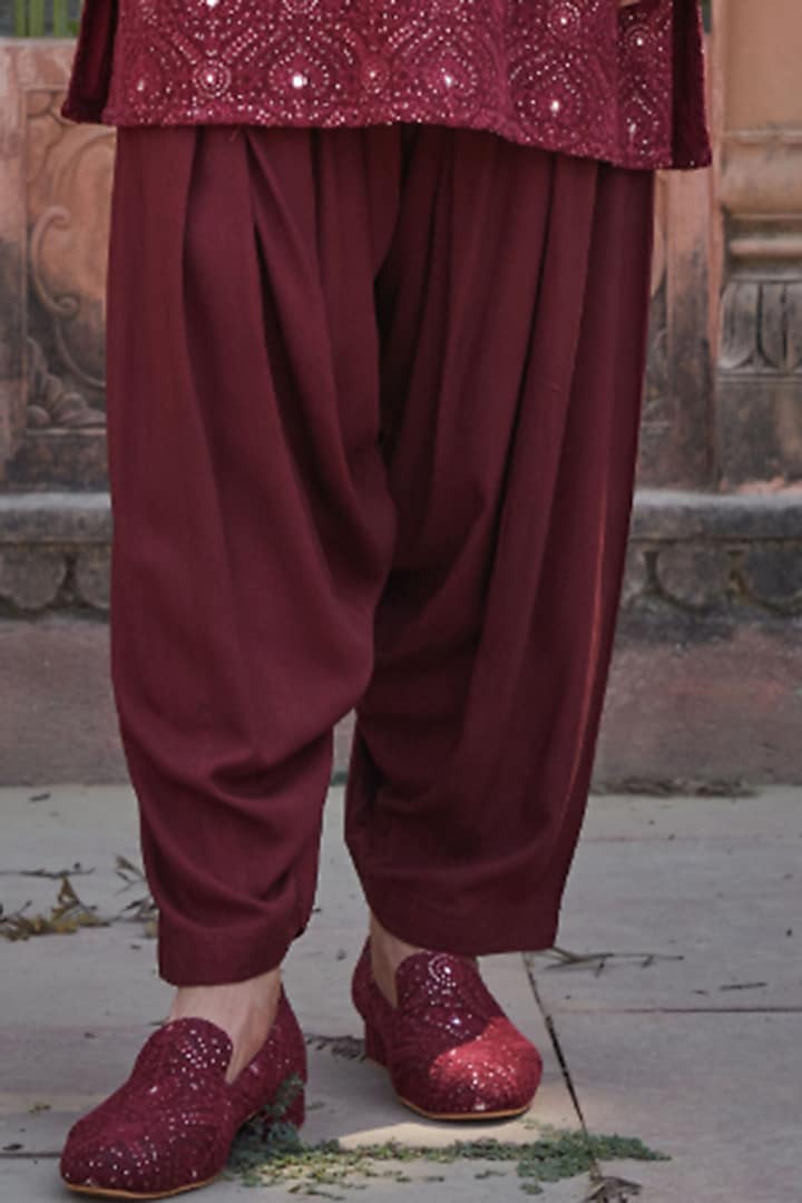 Wine Georgette Chikanakri Embroidered Kurta Set by Bohame Men at Pernia's Pop Up Shop