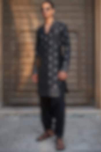 Black Dupion Silk Chikankari Embroidered Kurta Set by Bohame Men at Pernia's Pop Up Shop