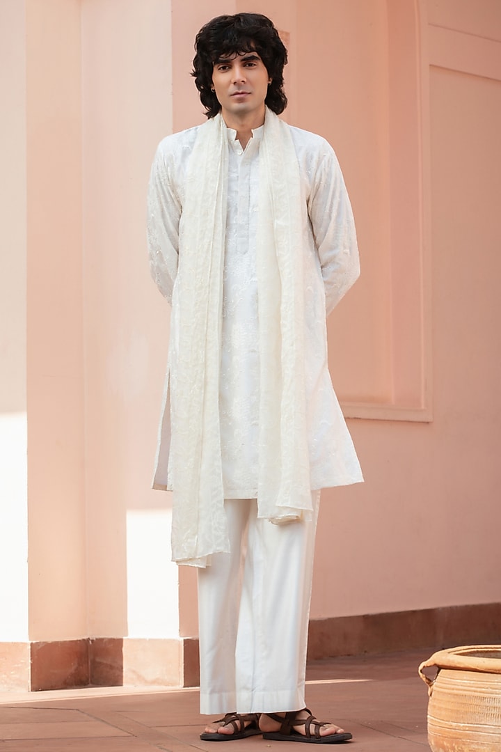 Off-White Chikankari Kurta Set by Bohame Men at Pernia's Pop Up Shop