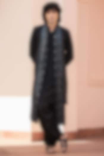 Black Chikankari Kurta Set by Bohame Men at Pernia's Pop Up Shop