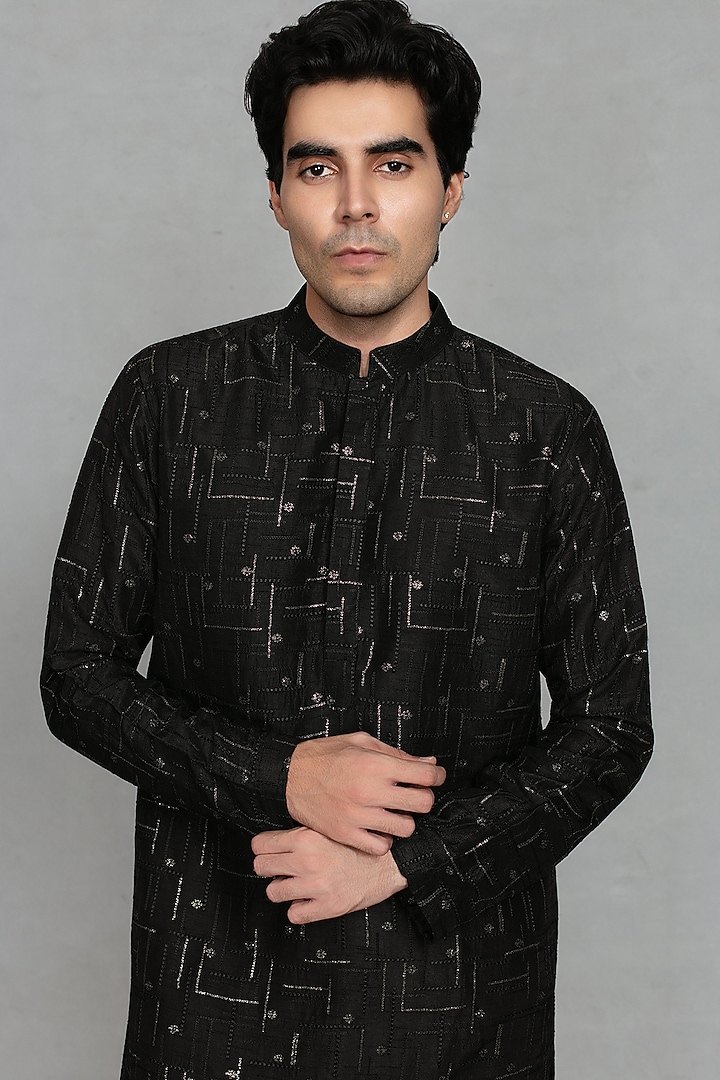 Black Chikankari Fabric Embroidered Kurta Set by Bohame Men at Pernia's Pop Up Shop