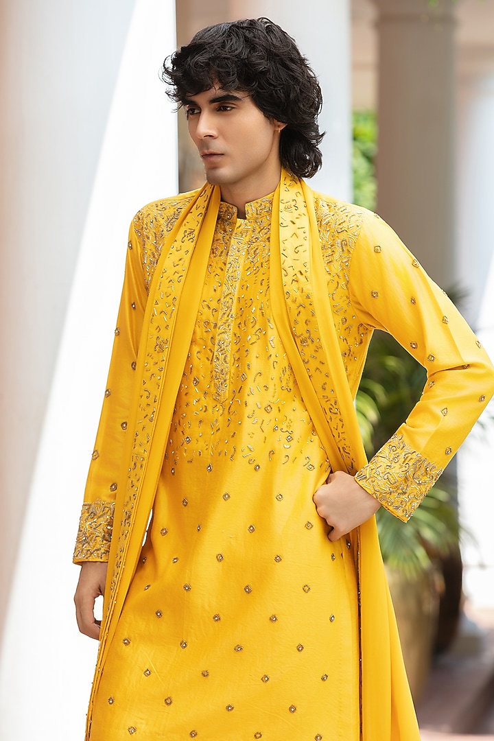 Mustard Chanderi Kurta Set by Bohame Men at Pernia's Pop Up Shop