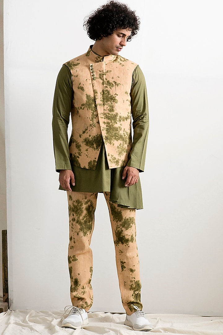 Beige Linen Tie-Dye Asymmetrical Quilted Bundi Jacket Set by Bohame Men at Pernia's Pop Up Shop