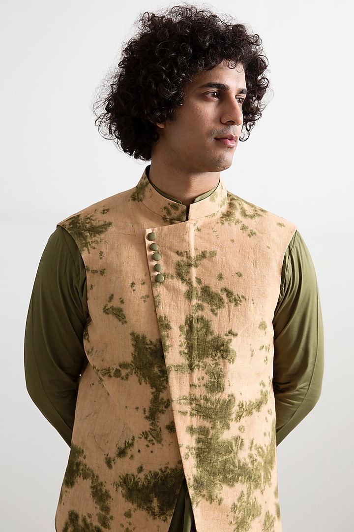 Beige Linen Tie-Dye Asymmetrical Quilted Bundi Jacket Set by Bohame Men at Pernia's Pop Up Shop