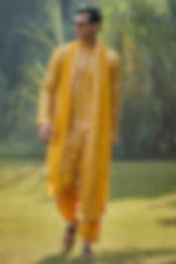 Mustard Chanderi Kurta Set by Bohame Men