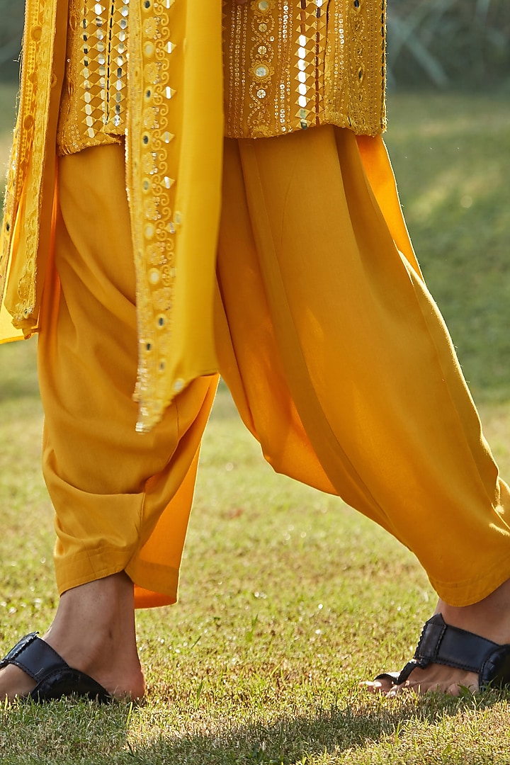 Mustard Chanderi Kurta Set by Bohame Men at Pernia's Pop Up Shop