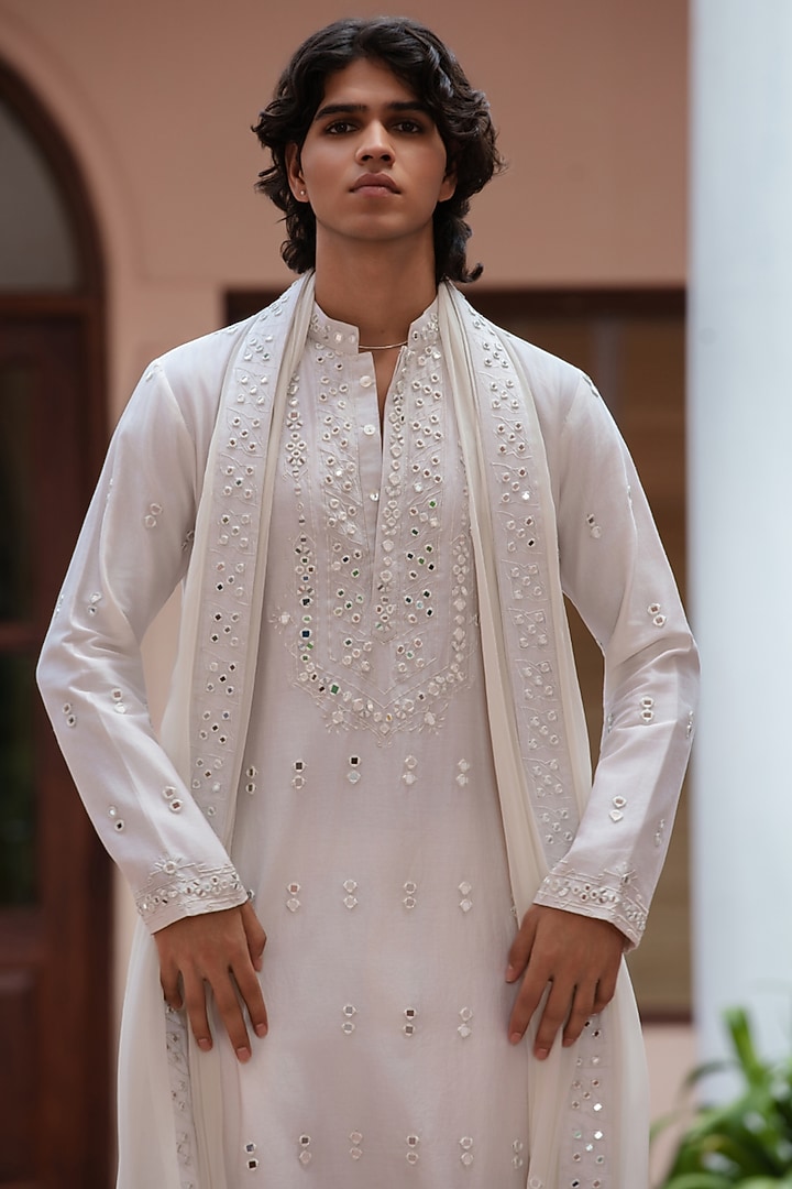 Off-White Chanderi Kurta Set by Bohame Men at Pernia's Pop Up Shop