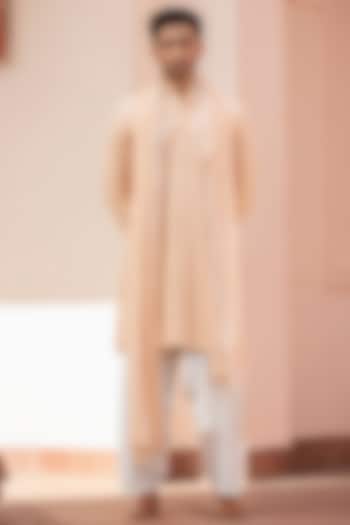 Peach Chikankari Kurta Set by Bohame Men at Pernia's Pop Up Shop