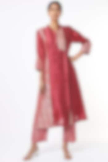 Red & Pink Brocade & Color Blocked Kurta Set by BODHI TREE BY DEEPIKA AND NEHA