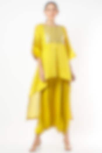 Yellow Color-Blocked Kurta Set by BODHI TREE BY DEEPIKA AND NEHA