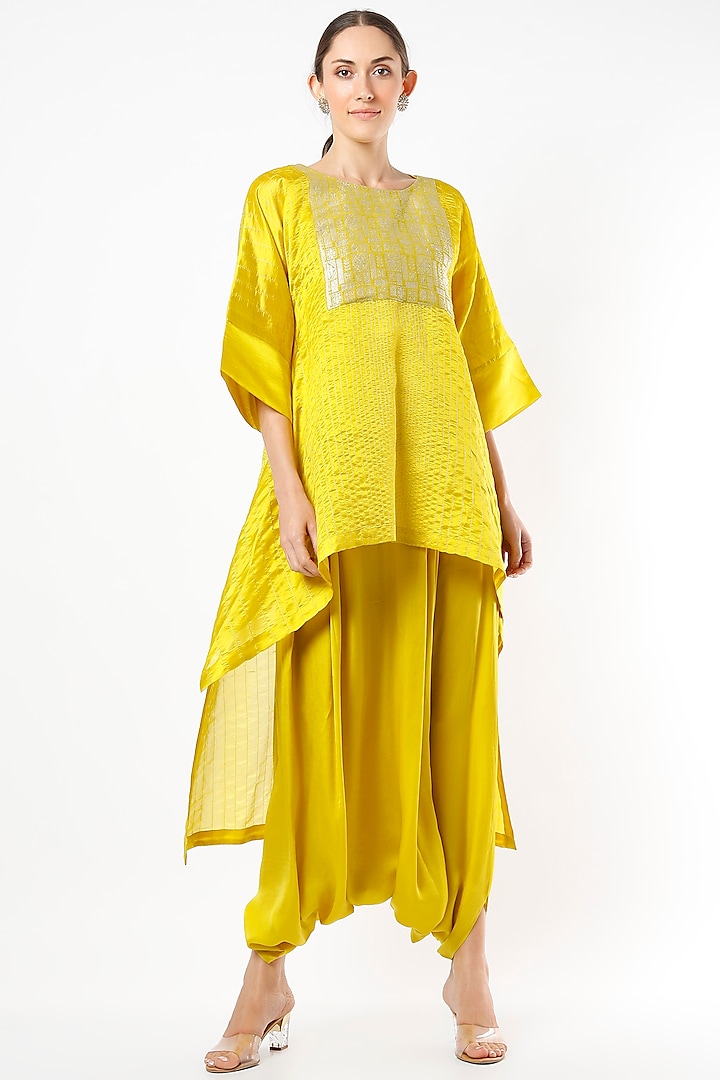 Yellow Color-Blocked Kurta Set by BODHI TREE BY DEEPIKA AND NEHA