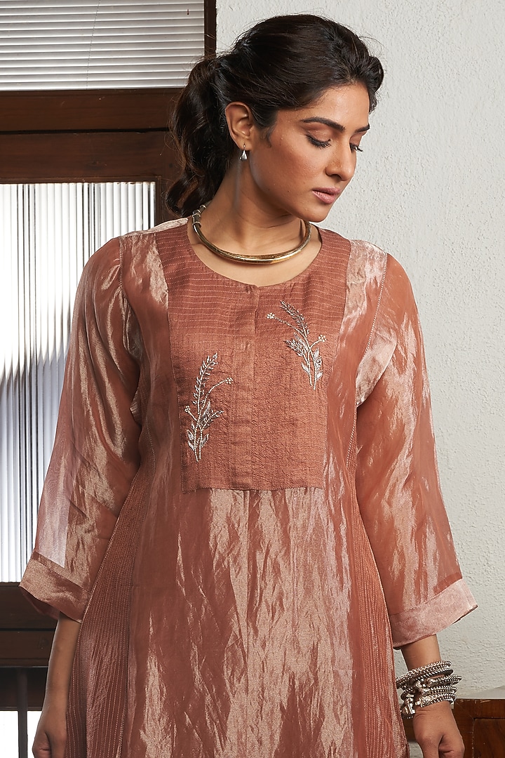 Peach Embroidered Kurta Set by Bodhi Tree by Deepika and Neha at Pernia's Pop Up Shop