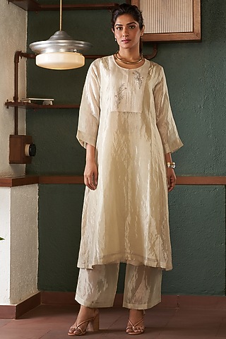 Ivory Embroidered Kurta Set by Bodhi Tree by Deepika and Neha