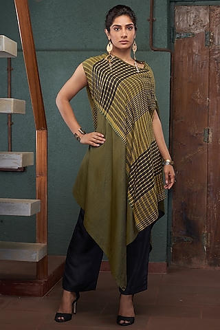Olive Silk Color-Blocked Kurta Set by Bodhi Tree by Deepika and Neha