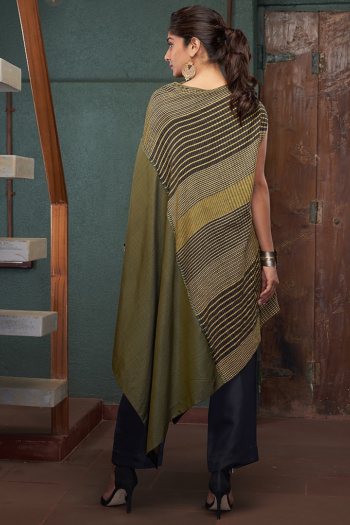 Olive Silk Color-Blocked Kurta Set by Bodhi Tree by Deepika and Neha at Pernia's Pop Up Shop