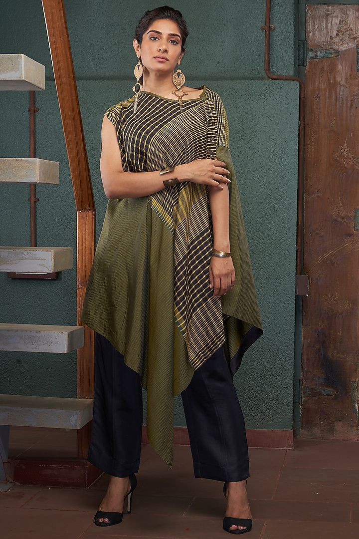 Olive Silk Color-Blocked Kurta Set by Bodhi Tree by Deepika and Neha at Pernia's Pop Up Shop