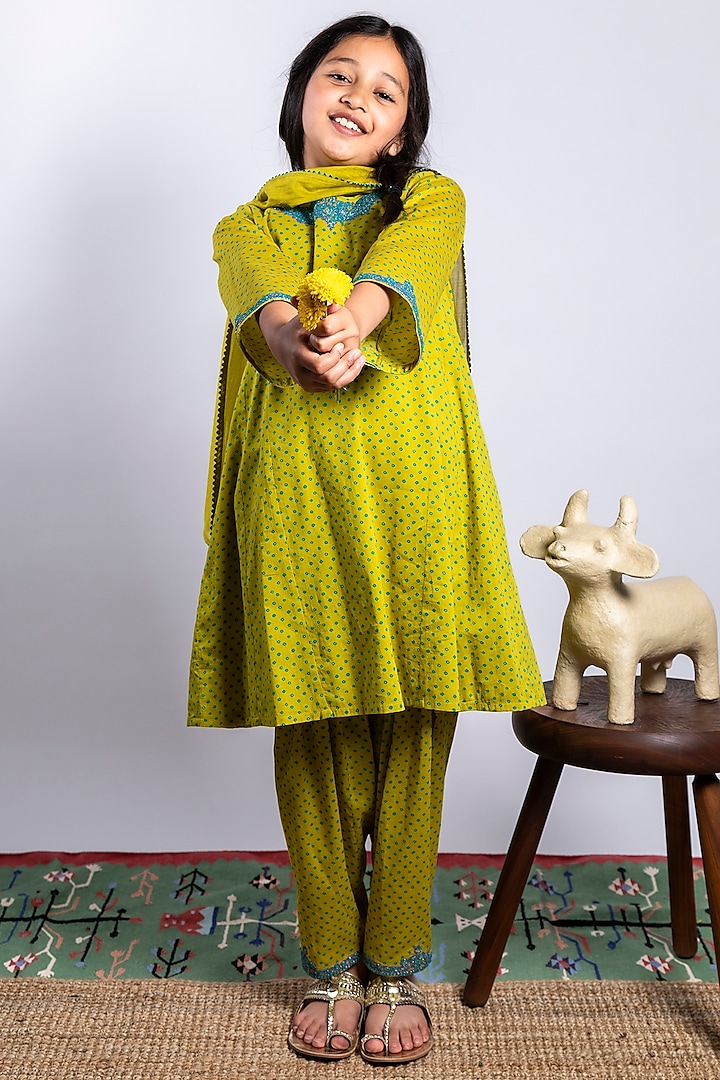 Green Embroidered Kurta Set For Girls by Boteh