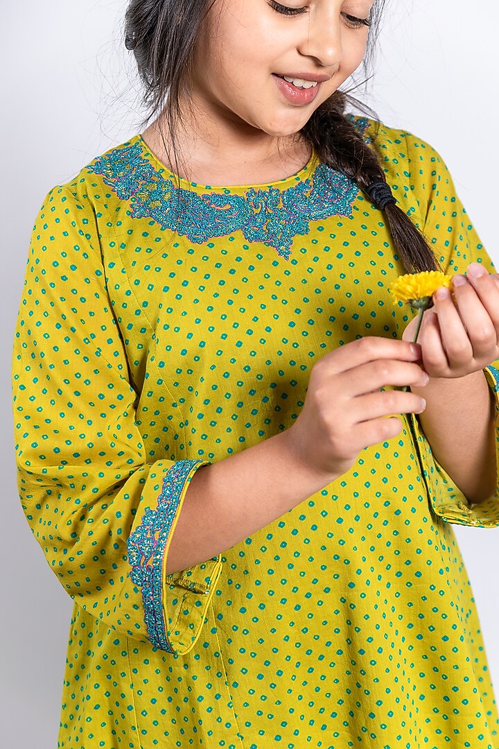 Green Embroidered Kurta Set For Girls by Boteh at Pernia's Pop Up Shop