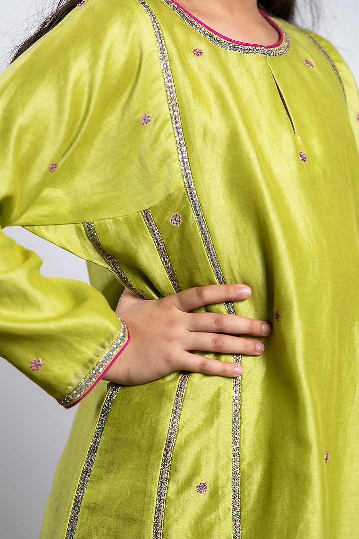 Green Embroidered Kurta Set For Girls by Boteh at Pernia's Pop Up Shop