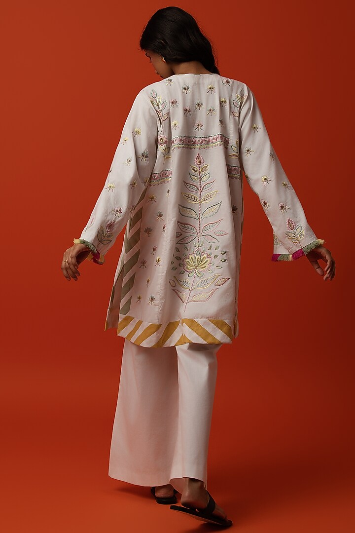 White Cotton Floral Thread Embroidered Kurta Set by BO TREE at Pernia's Pop Up Shop