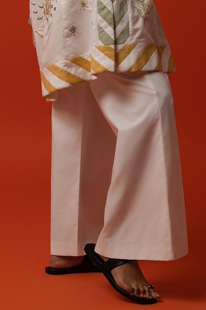 White Cotton Floral Thread Embroidered Kurta Set by BO TREE at Pernia's Pop Up Shop