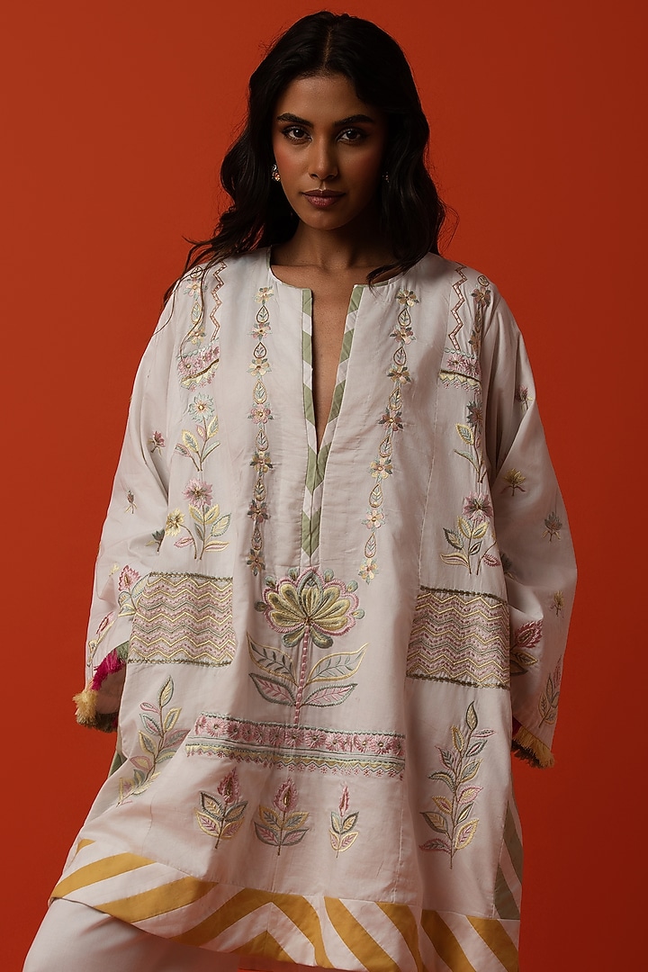 White Cotton Floral Thread Embroidered Kurta Set by BO TREE at Pernia's Pop Up Shop