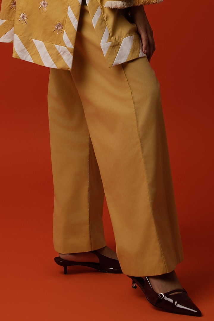 Yellow Cotton Floral Thread Embroidered Kurta Set by BO TREE at Pernia's Pop Up Shop
