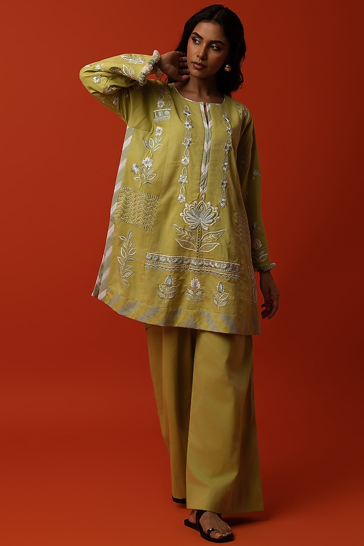 Mint Cotton Floral Thread Embroidered Kurta Set by BO TREE at Pernia's Pop Up Shop