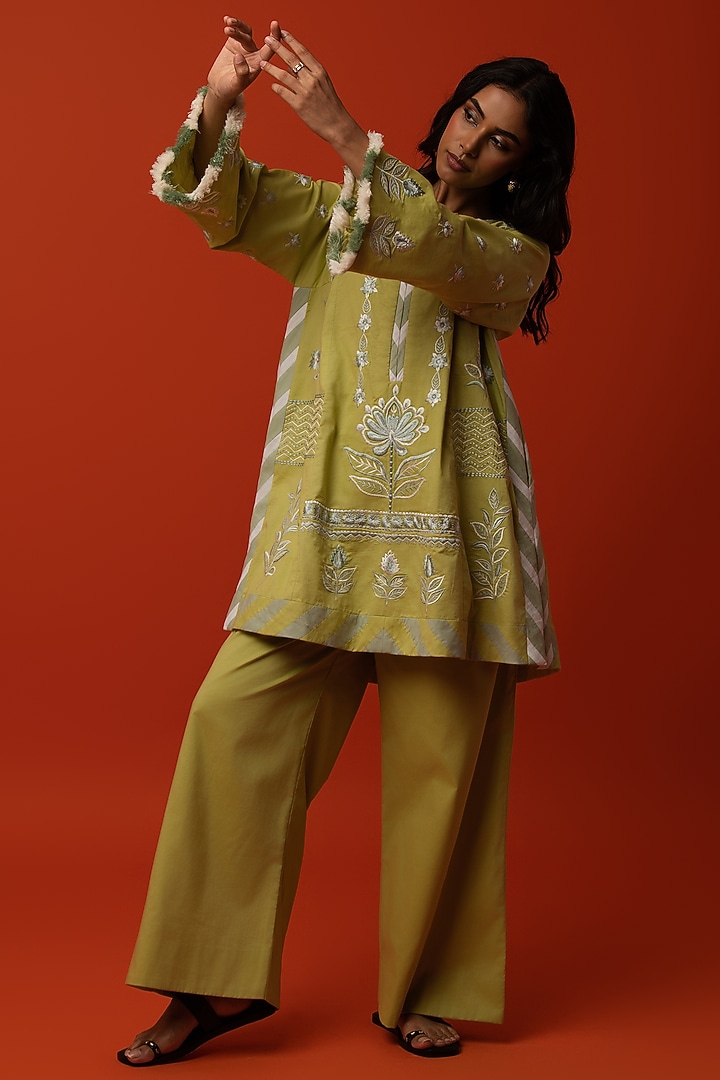 Mint Cotton Floral Thread Embroidered Kurta Set by BO TREE at Pernia's Pop Up Shop
