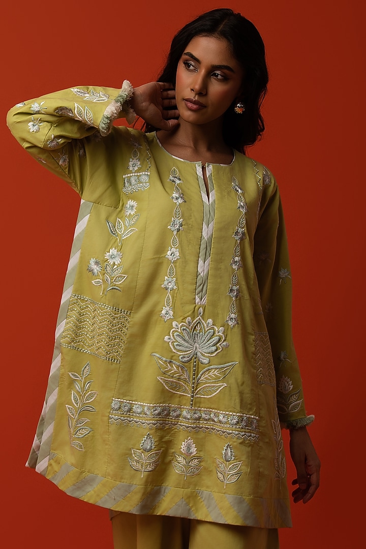 Mint Cotton Floral Thread Embroidered Kurta Set by BO TREE at Pernia's Pop Up Shop