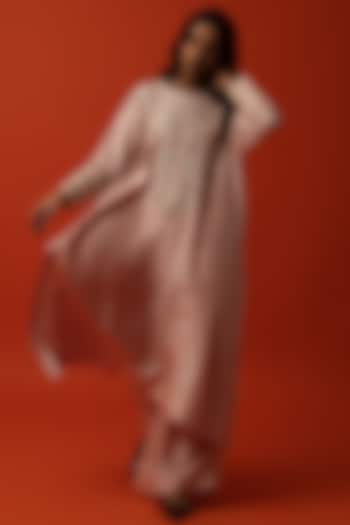 Pink Silk Floral Thread Embroidered Kurta Set by BO TREE at Pernia's Pop Up Shop