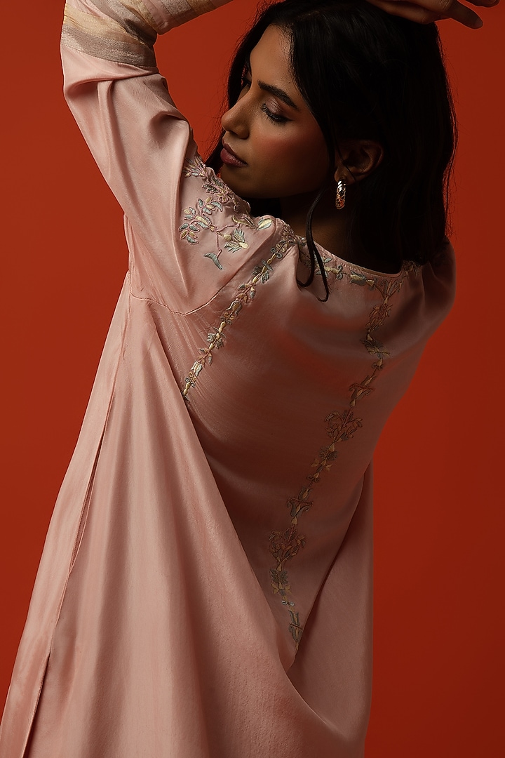 Pink Silk Floral Thread Embroidered Kurta Set by BO TREE at Pernia's Pop Up Shop