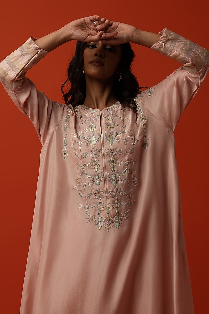 Pink Silk Floral Thread Embroidered Kurta Set by BO TREE at Pernia's Pop Up Shop