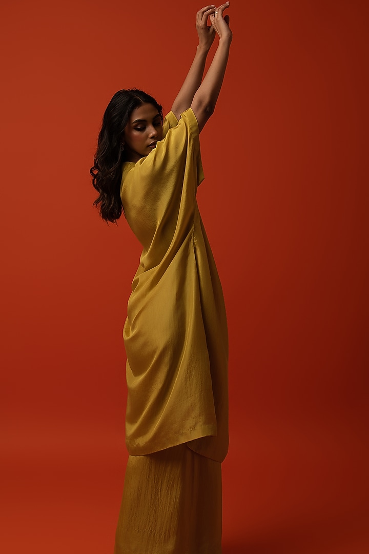 Yellow Silk Floral Thread Embroidered Kaftan Set by BO TREE at Pernia's Pop Up Shop