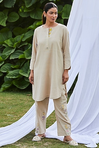 Beige Khadi Silk Thread Embroidered Kurta Set by BO TREE