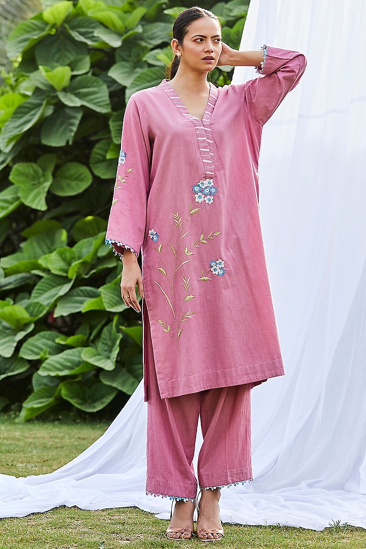 Pink Cotton Slub Floral Motif Embroidered Kurta Set by BO TREE at Pernia's Pop Up Shop