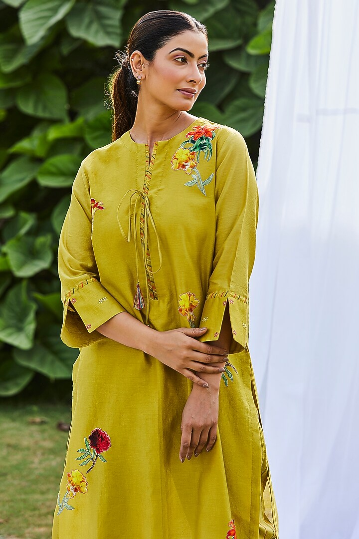 Green Chanderi Printed & Embroidered Kurta Set by BO TREE at Pernia's Pop Up Shop