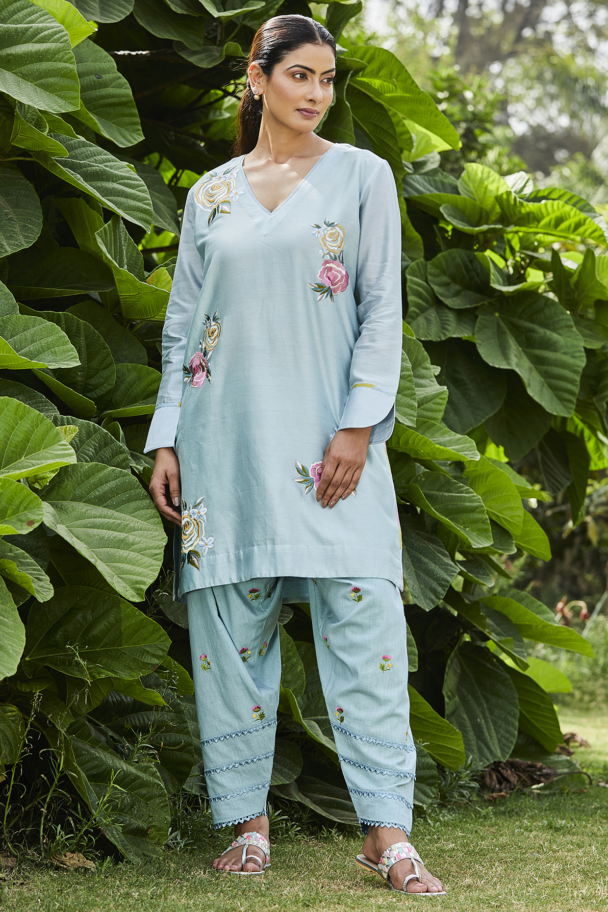 Blue Chanderi Floral Embroidered Kurta Set by BO TREE at Pernia's Pop Up Shop