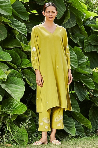 Green Khadi Floral Embroidered Kurta Set by BO TREE