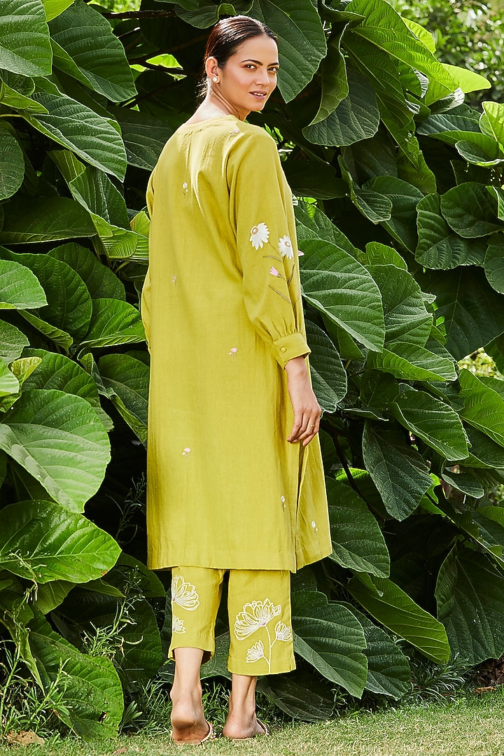 Green Khadi Floral Embroidered Kurta Set by BO TREE at Pernia's Pop Up Shop