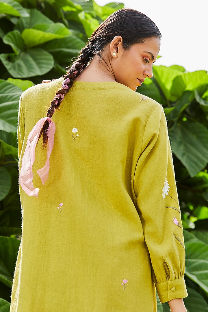 Green Khadi Floral Embroidered Kurta Set by BO TREE at Pernia's Pop Up Shop