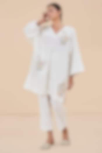 White Cotton Silk Thread Embroidered Kaftan Set by BO TREE at Pernia's Pop Up Shop