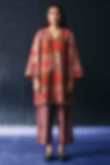 Gold Tissue Thread Embroidered Short Paneled Kurta Set by BO TREE at Pernia's Pop Up Shop