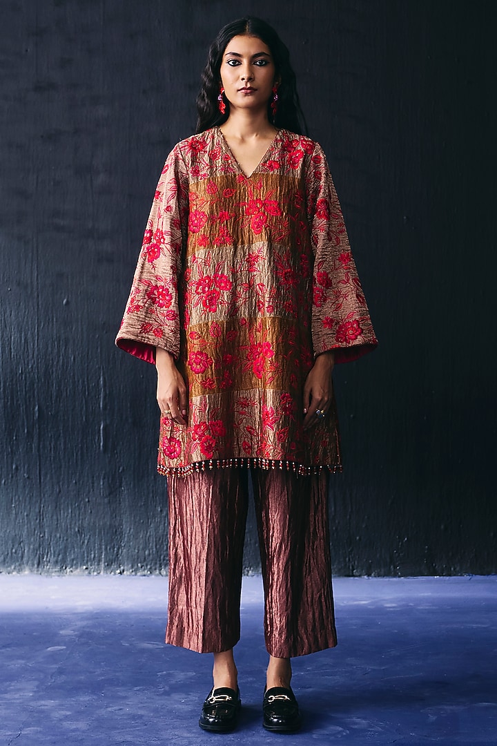 Gold Tissue Thread Embroidered Short Paneled Kurta Set by BO TREE at Pernia's Pop Up Shop