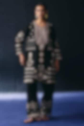 Black Raw Silk Embroidered Kurta Set by BO TREE at Pernia's Pop Up Shop