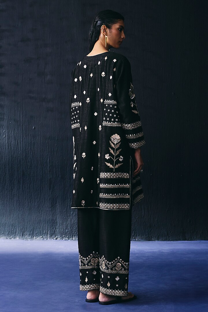 Black Raw Silk Embroidered Kurta Set by BO TREE at Pernia's Pop Up Shop