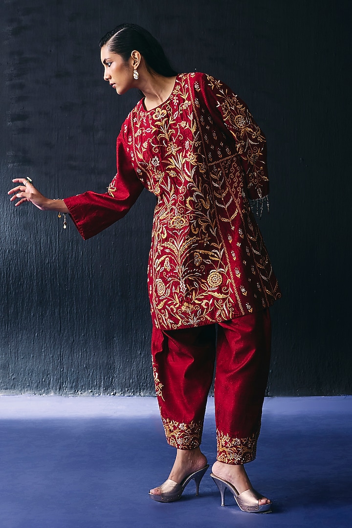 Maroon Raw Silk Embroidered Kurta Set by BO TREE at Pernia's Pop Up Shop